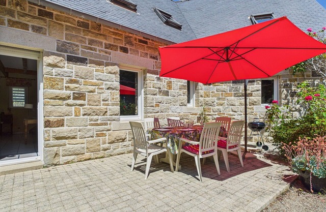 Large garden and terrace – 6 adults, 2 children
