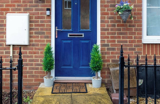 Large Gloucester House in the City Centre with Free Parking!