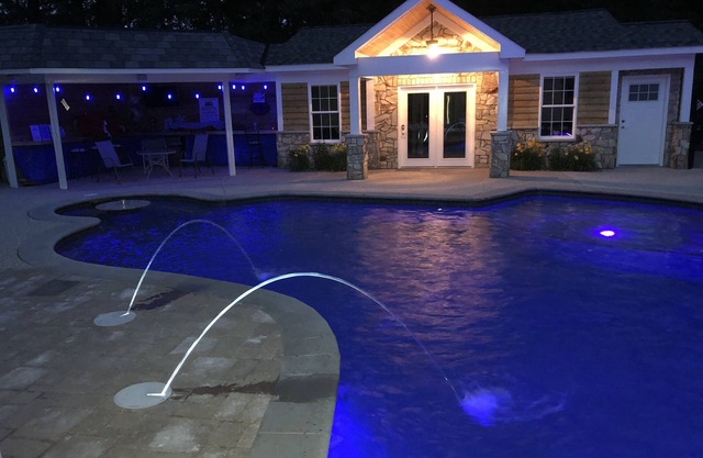 Large Heated Pool & Hot Tub, Near Quantico DAY Parties and Cookouts Welcome