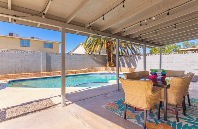 Large home 5 miles to the strip, pool, jacuzzi, outdoor tv, 2 master bedrooms