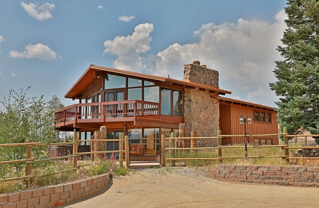 Large Home on 5 Private Acres, Hot Tub with Mountain Views, Epic Sledding Hill!