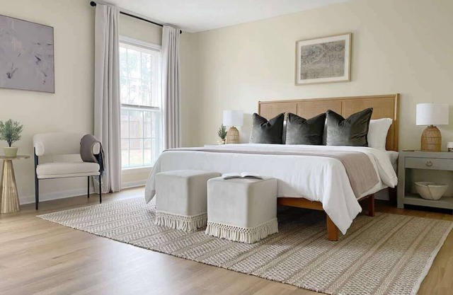 Large Home Sleeps 10 Beach & Downtown Dog Heaven