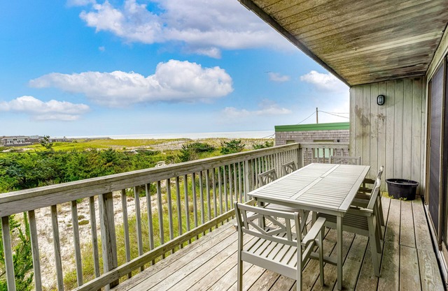 Large Home with Ocean Views, Fireplace, and Gas Grill - Dogs Welcome