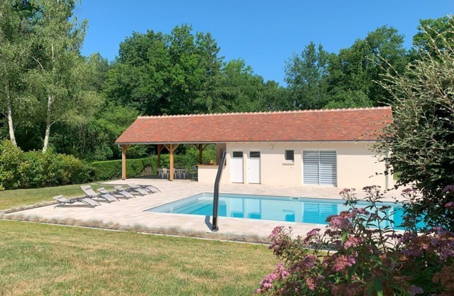 Large house with swimming pool in the heart of the Loire Valley