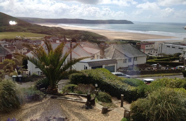 Large Ideal for 2 families sharing, child and dog friendly as away from main rd