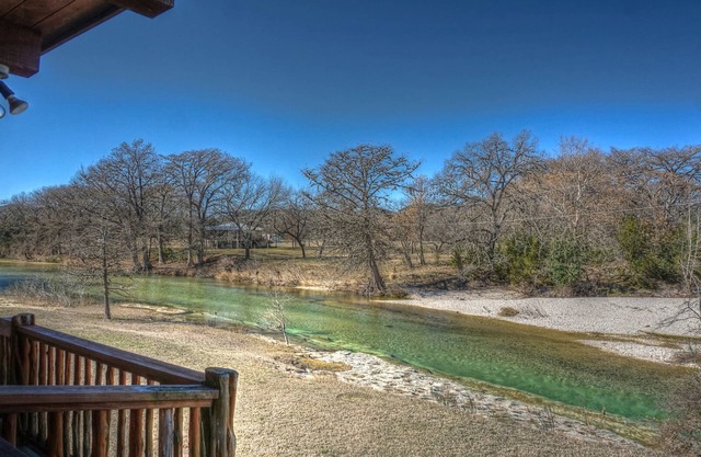 LARGE LOG HOME ON THE FRIO RIVER