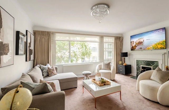 Large Lux 5 Bedroom Townhouse by Mayfair