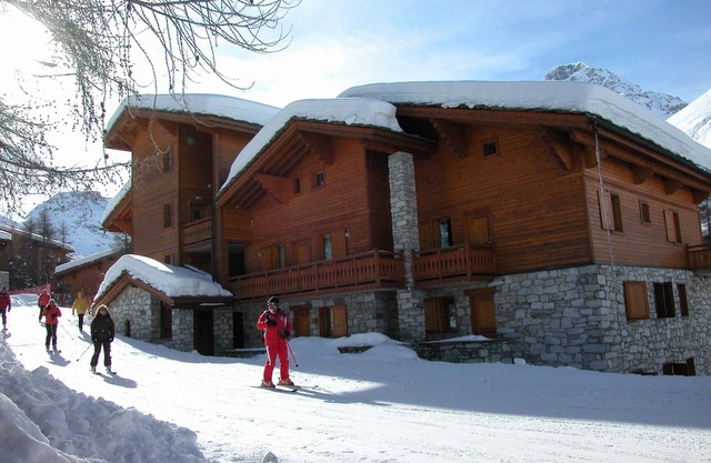 Large & luxurious apartment in top of the range apartment at foot of slope