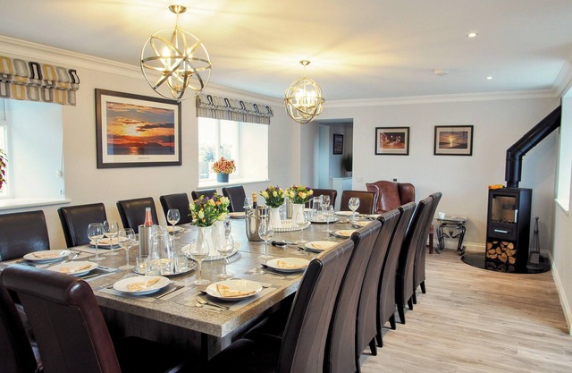 ★Large Luxurious Farm House★ Private Courtyard★ Games Room ★BBQ Pavilion