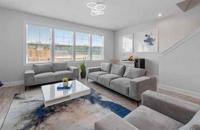Large Luxury Townhouse close to Williamsburg & VA beach