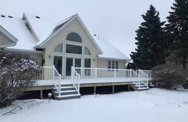 Large Modern Premier Lakeshore Mansion for 12 guests! Dock and Boat Lift!