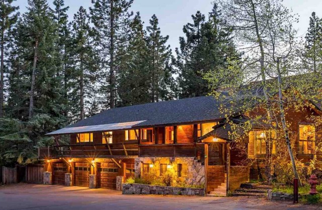 Large Mountain Home with 5 min flat walk to beach, short drive to slopes/town