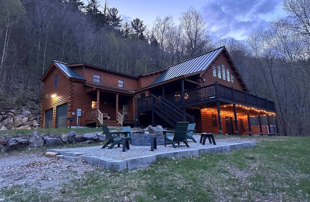 Large Mtn Cabin Mins to Sunday River+HotTub+GameRm
