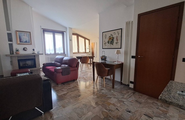 Large penthouse with terraces + closed parking space -served by public transport