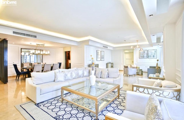 Large Penthouse with Designer Interiors DownTown - 3902