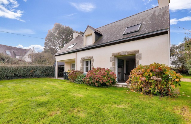 Large river view house for 8 in St Philibert