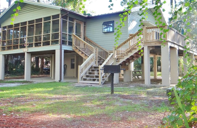 Large screen porch plus open deck, Good Price Value! Short walk to beach access