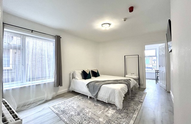 Large Studio Flat Near Beach Cleethorpes