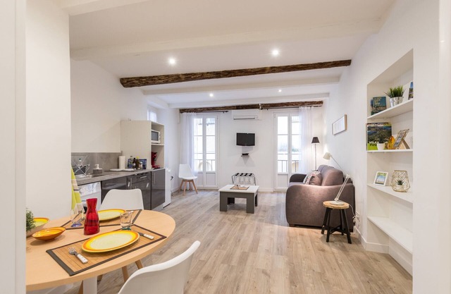 Large Studio in the Old Town - Saint-François Square