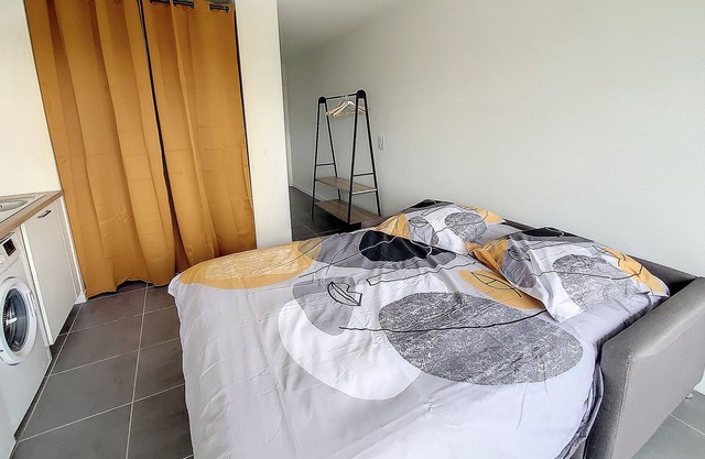 Large Studio - Pkg - Univ. Technopark. Open view