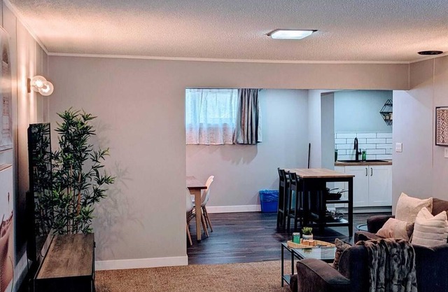 LARGE Suite✨Near DT✨Office Space✨Family Friendly