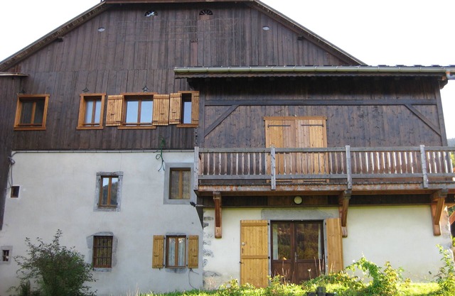 Large triple aspect apartment in great ski resort (Grand Massif)