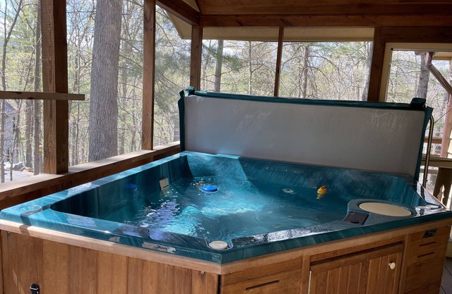 Large updated home with Game Room, Theater, hot tub and fire pit on Bryce Resort