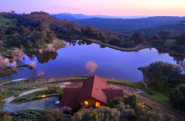 Large Vacation Home, Private Lake, Near Yosemite, Family Reunions, Comfortable