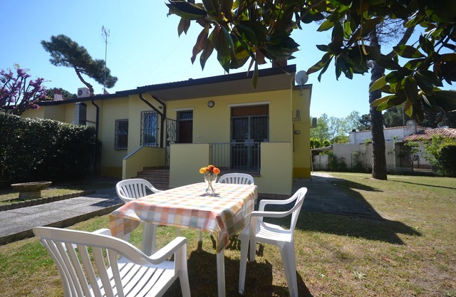 Large villa with 4 bedrooms, two bathrooms and large garden