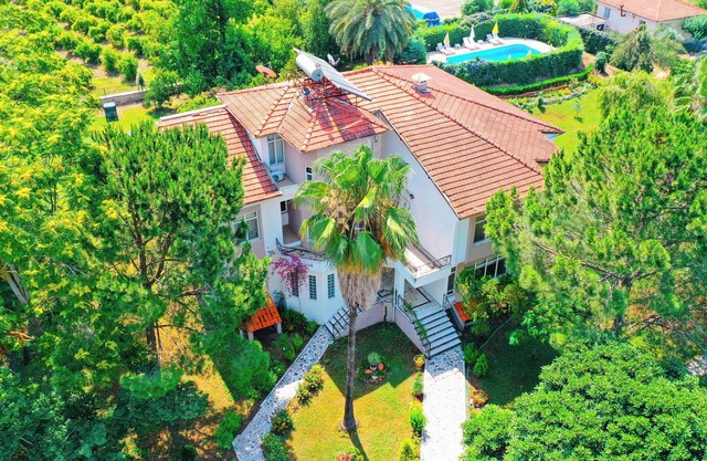 Large Villa With Private Pool Set In Its Own Orange Grove