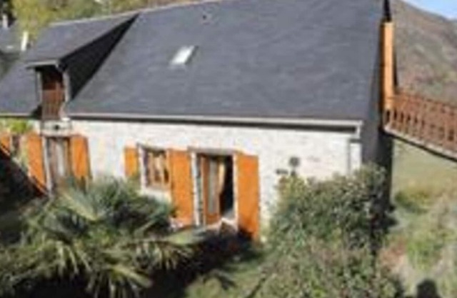 large-volume chalet located between 3 ski resorts