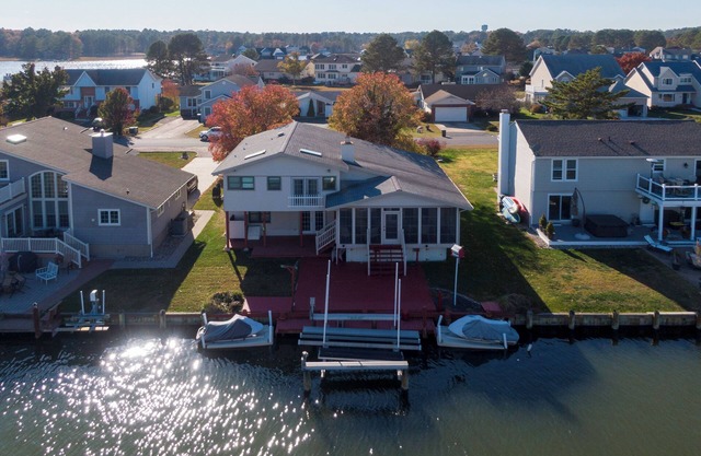LARGE WATERFRONT HOME IN QUIET NEIGHBORHOOD IN OCEAN PINES