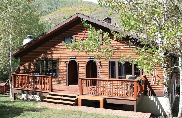 LARKSPUR CABIN EAST/WEST SLEEPS 16, 2 decks, 2 Hot tubs free Vail bus, 7 car