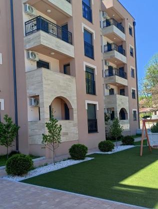 Larso Lux, free swimming pools & parking