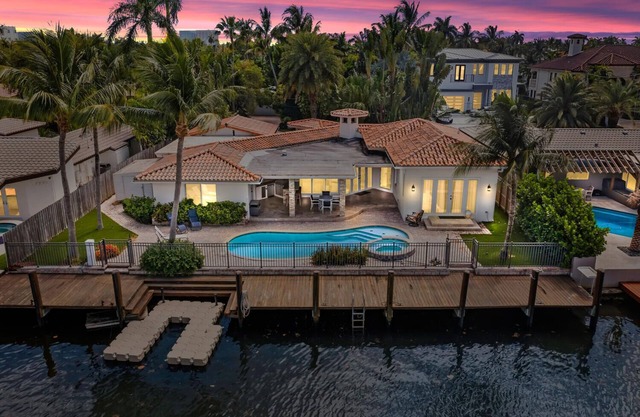 LAS OLAS ! WATERFRONT house with heated Pool