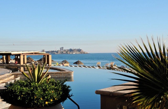 Las Palomas 3 BR/3BA 360/485 Stay 7 nights get one free