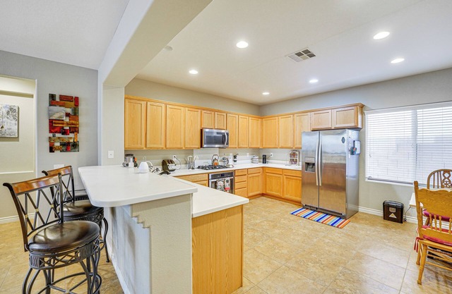 Las Vegas Retreat w/Gas Grill & Mountain Views!