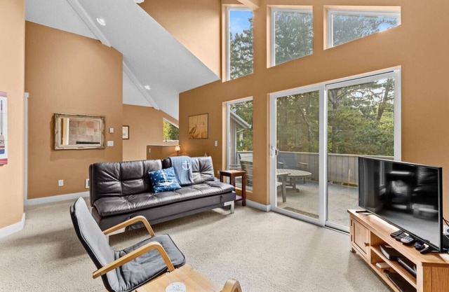 Latitude 45 - 2BR 2BA secluded in trees near beach