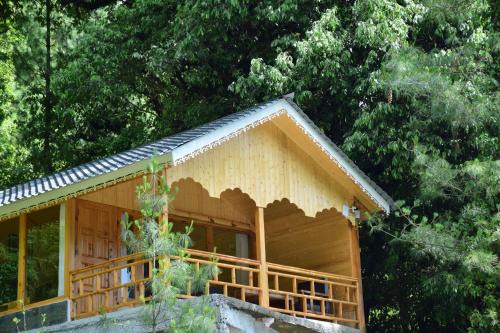 Latos tree house tandi
