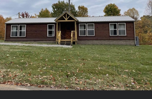 Laurel Lake Cozy Cabin, 2 miles to Grove Marina
