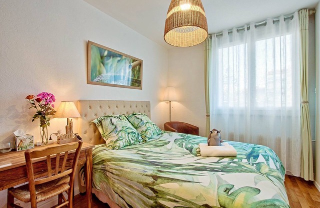 “L’Authentique”: soothing and rural! Air conditioning and free/secure parking!