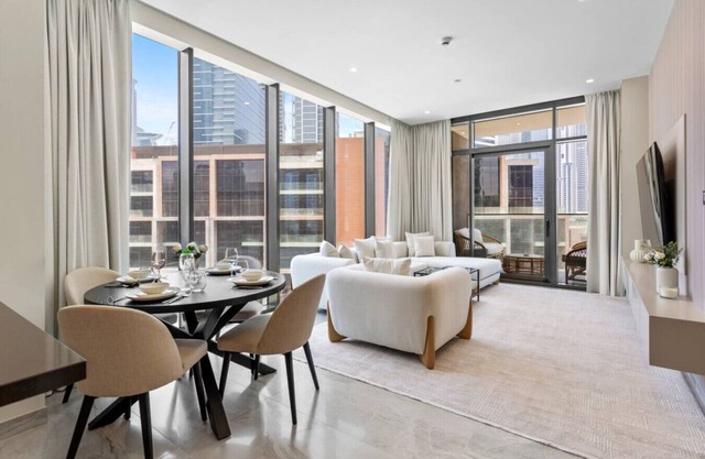 Lavish 1-Bedroom w/Burj Khalifa view in Peninsula