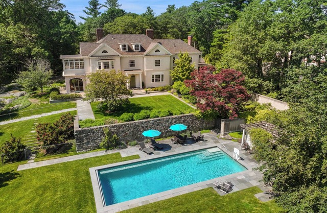 Lavish Boston Villa | 🏊 Pool, 🌸 Gardens, 🎲 Games, 📚 Library | 8BR Sleeps 18