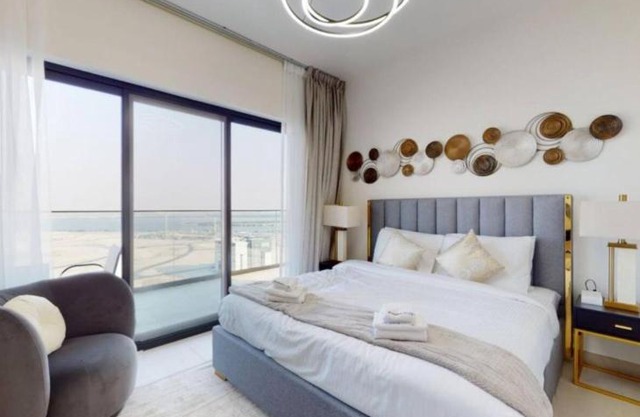 Lavish stay at 3BR apartment - Binghatti Creek - Sleek & Sophisticated - Steps Away from Dubai mall & Burj Khalifa