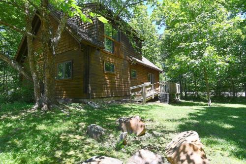 Lazy Bear Retreat - Wifi, Pet Friendly, Grill, Fire Pit, Fireplace, Deck, Golf, Hiking