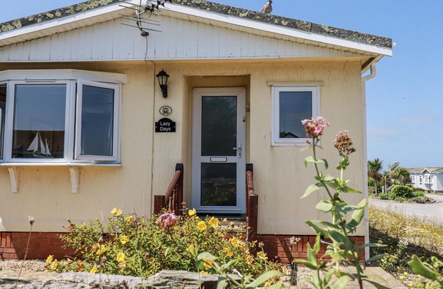 LAZY DAYS, family friendly, with a garden in St Merryn