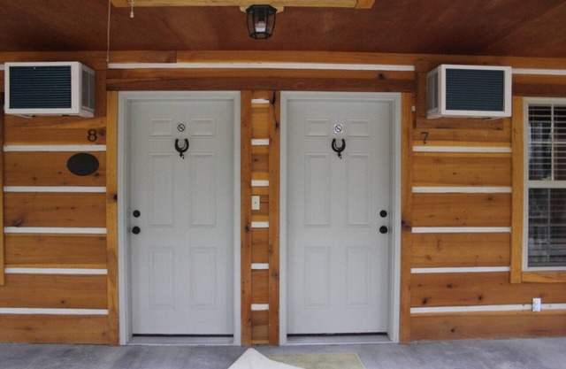 Lazy G Cabin #7 (Duplex)