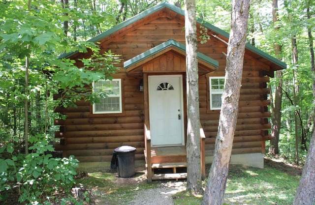 Lazy Lane Cabins - Acorn Ridge