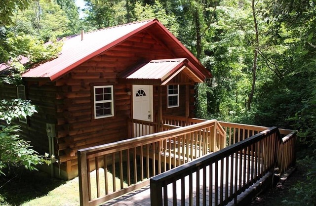 Lazy Lane Cabins - Buckeye