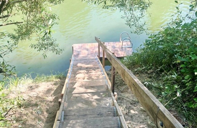 LazyRiverLodge:Dock&Decks!FUN Family Classic Cabin on River!GmRm/WiFi/HotTub
